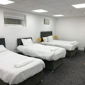 Huge Close To Centre With Free Secure Parking Apartment