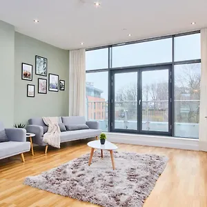 Large Duplex Penthouse - Parking Apartment